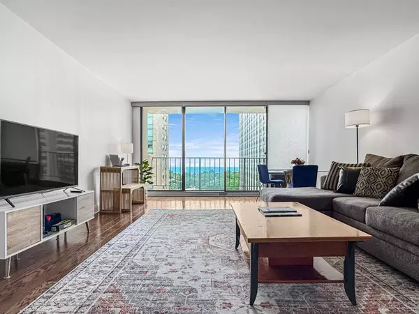 3150 N Sheridan RD #10C, Chicago, IL 60657