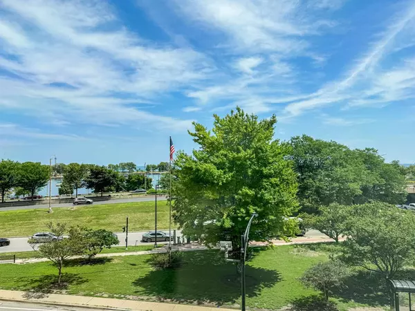 3200 N Lake Shore DR #406, Chicago, IL 60657