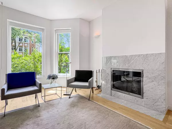 822 W Oakdale AVE, Chicago, IL 60657