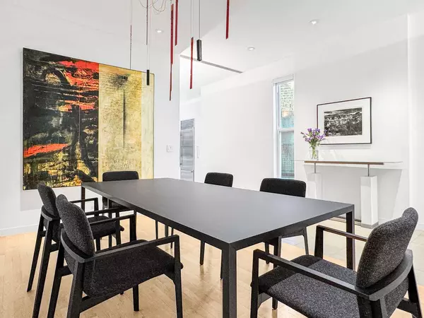 822 W Oakdale AVE, Chicago, IL 60657