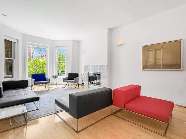 822 W Oakdale AVE, Chicago, IL 60657