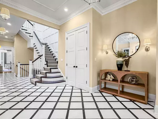 3628 N Lakewood AVE, Chicago, IL 60613