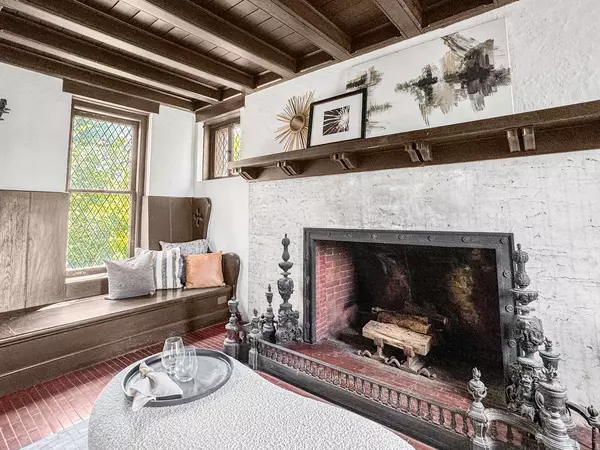 141 Loretto CT, Wheaton, IL 60189