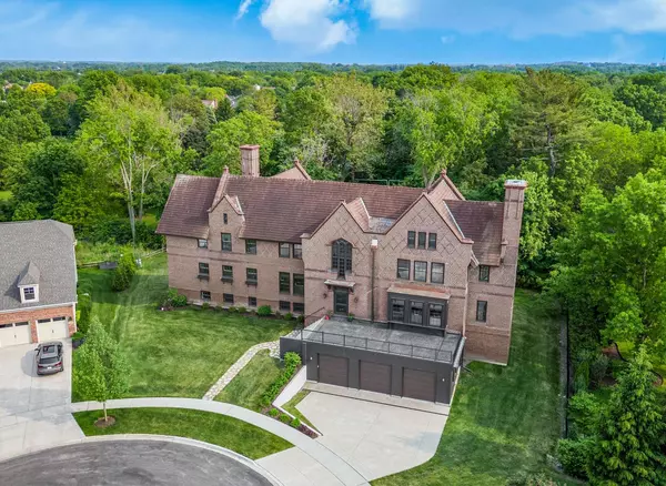 141 Loretto CT, Wheaton, IL 60189