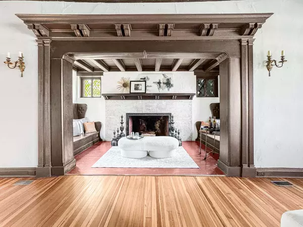 141 Loretto CT, Wheaton, IL 60189