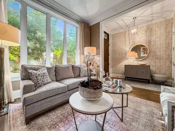 1637 N Burling ST, Chicago, IL 60614