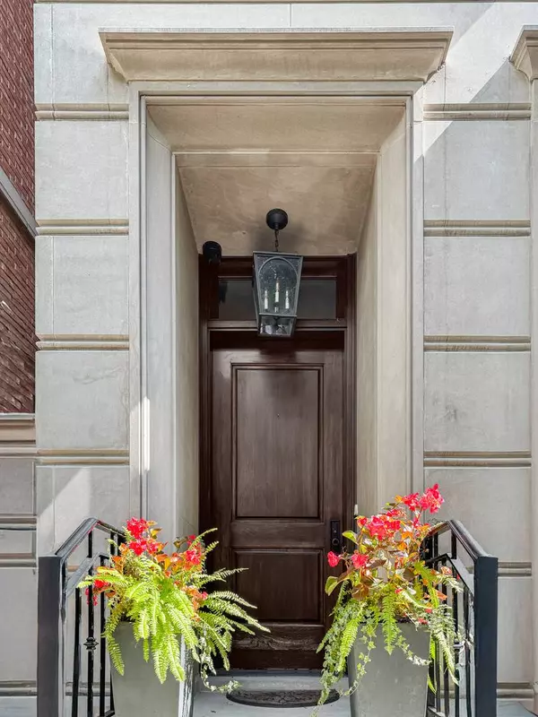 1637 N Burling ST, Chicago, IL 60614