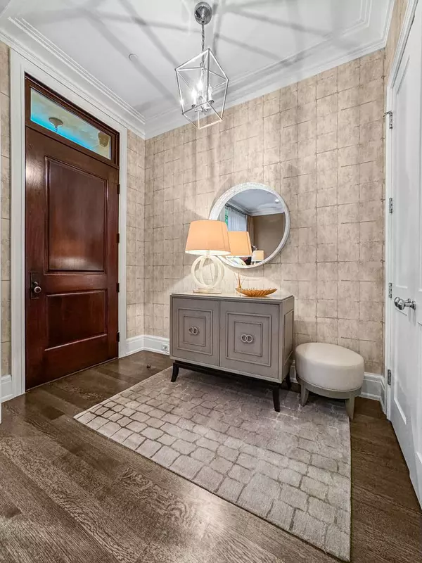 1637 N Burling ST, Chicago, IL 60614