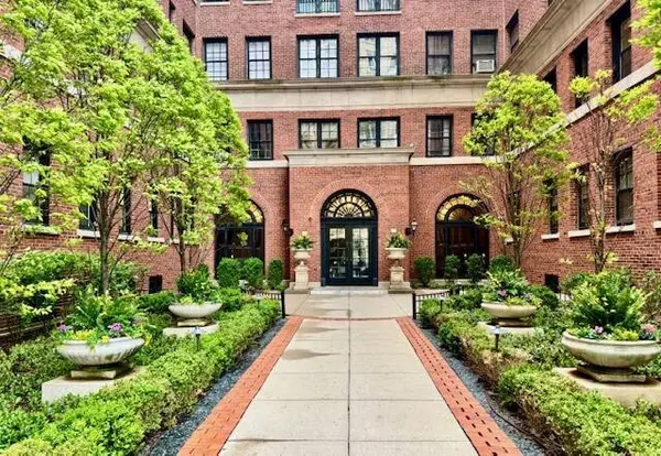 400 W Deming PL #3L, Chicago, IL 60614