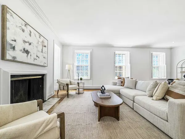 70 E Scott ST #605, Chicago, IL 60610