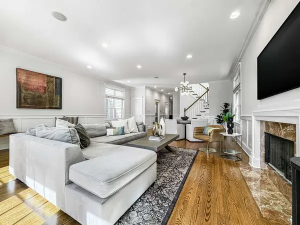 4219 N Winchester AVE, Chicago, IL 60613