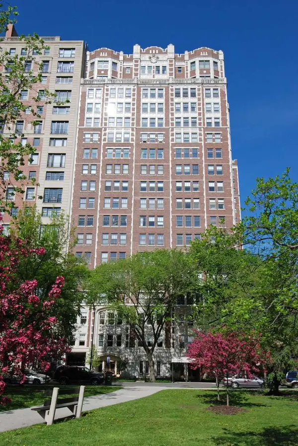 2440 N Lakeview AVE #13B, Chicago, IL 60614