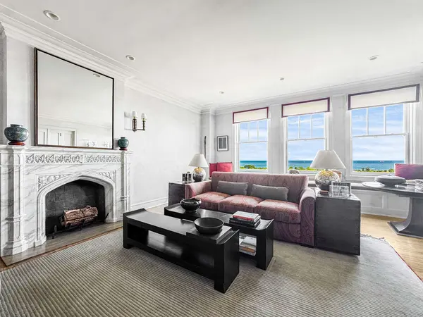 2440 N Lakeview AVE #13B, Chicago, IL 60614