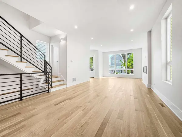 1728 N Sawyer AVE #Front, Chicago, IL 60647