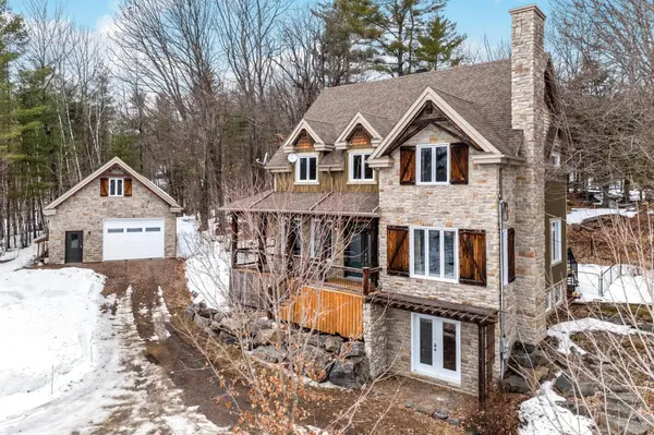 61 Ch. de l'Émeraude, Val-des-monts, QC J8B5A7