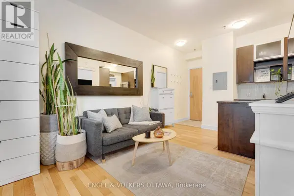 360 Cumberland ST #104, Ottawa, ON K1N0B1