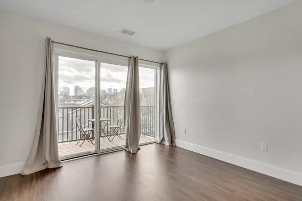 205 Maverick St #308, Boston, MA 02128