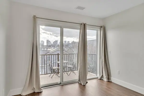 205 Maverick St #308, Boston, MA 02128