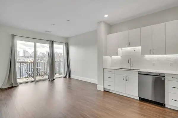 205 Maverick St #308, Boston, MA 02128