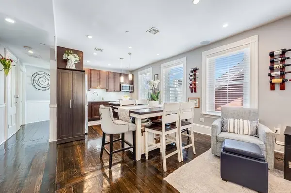 551 E 6th St #3, Boston, MA 02127