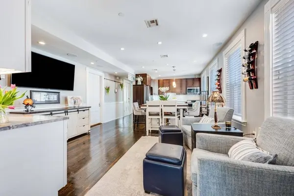 551 E 6th St #3, Boston, MA 02127