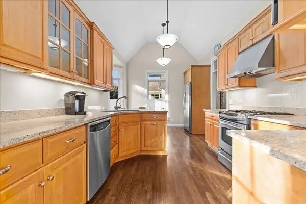 572 Vine AVE, Highland Park, IL 60035