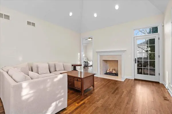 572 Vine AVE, Highland Park, IL 60035