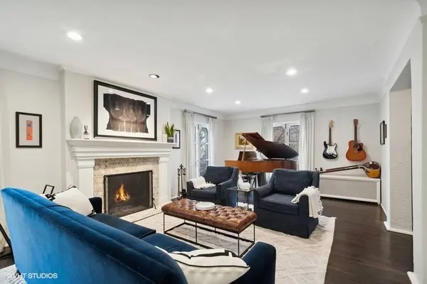 434 Lakeside Manor RD, Highland Park, IL 60035