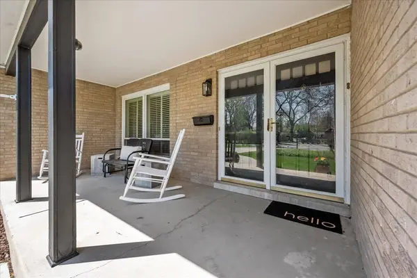 943 Marvell LN, Highland Park, IL 60035