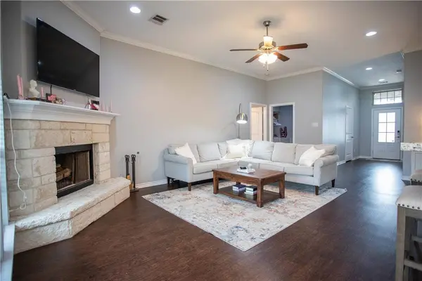 921 Emerald Dove, College Station, TX 77845