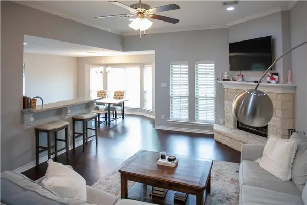 921 Emerald Dove, College Station, TX 77845