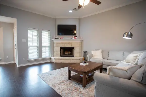 921 Emerald Dove, College Station, TX 77845