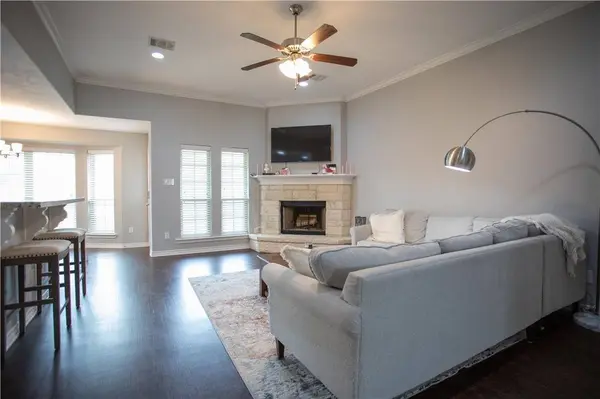 921 Emerald Dove, College Station, TX 77845