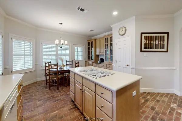 922 Grand Oaks CIR, College Station, TX 77840