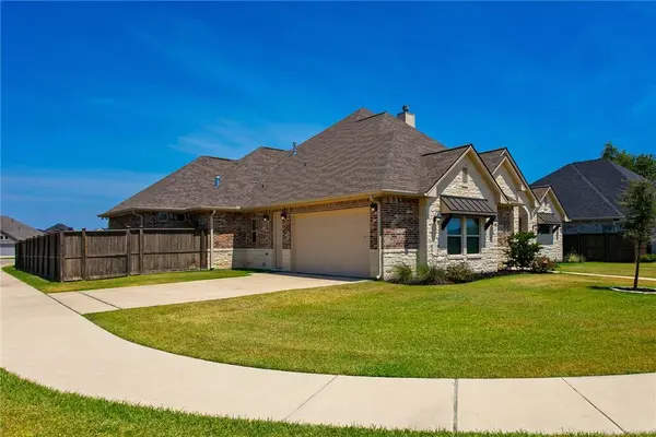 5015 Highline DR, Bryan, TX 77802