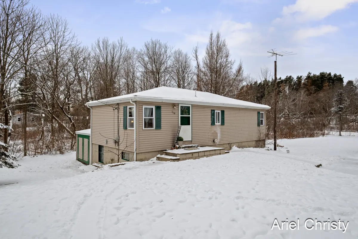 114 Indian Lakes Road Northeast, Sparta, MI 49345