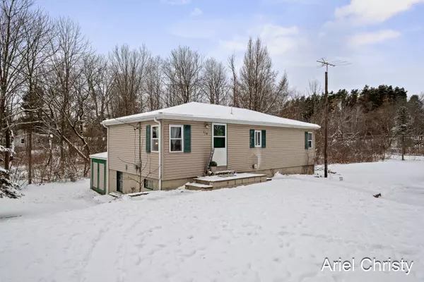 114 Indian Lakes Road Northeast, Sparta, MI 49345