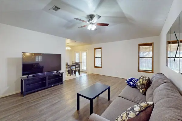 800 Azalea CT, College Station, TX 77840