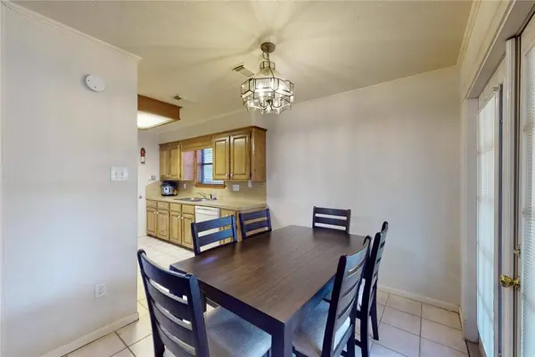 800 Azalea CT, College Station, TX 77840