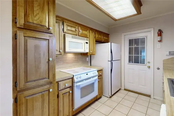 800 Azalea CT, College Station, TX 77840