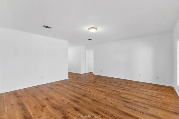 1211 King Arthur CIR, College Station, TX 77840