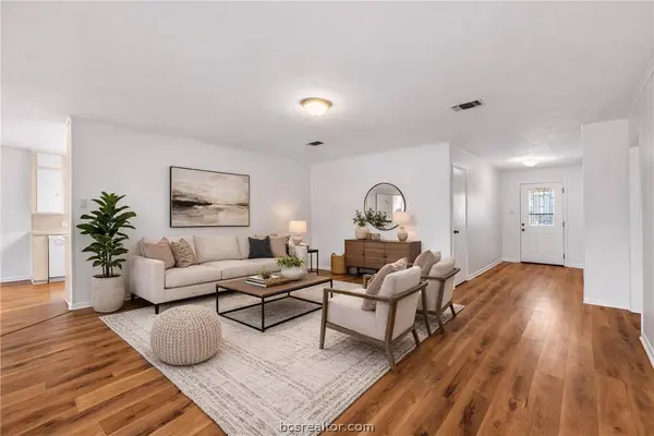 1211 King Arthur CIR, College Station, TX 77840