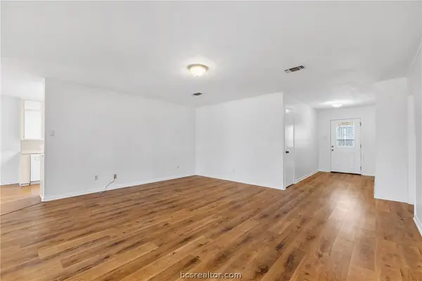 1211 King Arthur CIR, College Station, TX 77840