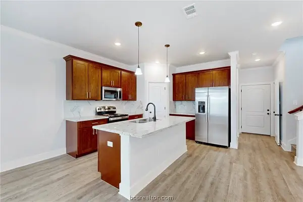 2109 Jax DR, College Station, TX 77845
