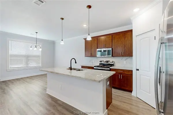 2109 Jax DR, College Station, TX 77845