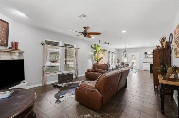 9753 River Ridge DR, Hearne, TX 77859