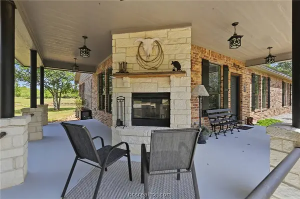 9753 River Ridge DR, Hearne, TX 77859