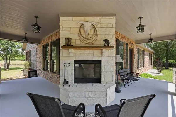 9753 River Ridge DR, Hearne, TX 77859