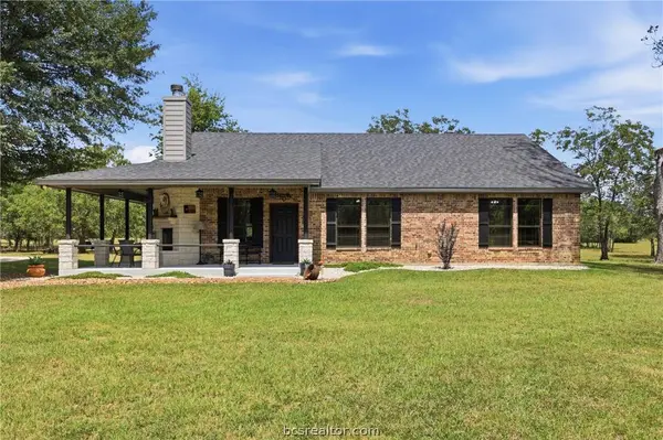 9753 River Ridge DR, Hearne, TX 77859