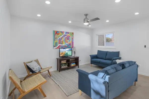 920 Dodge AVE, Evanston, IL 60202